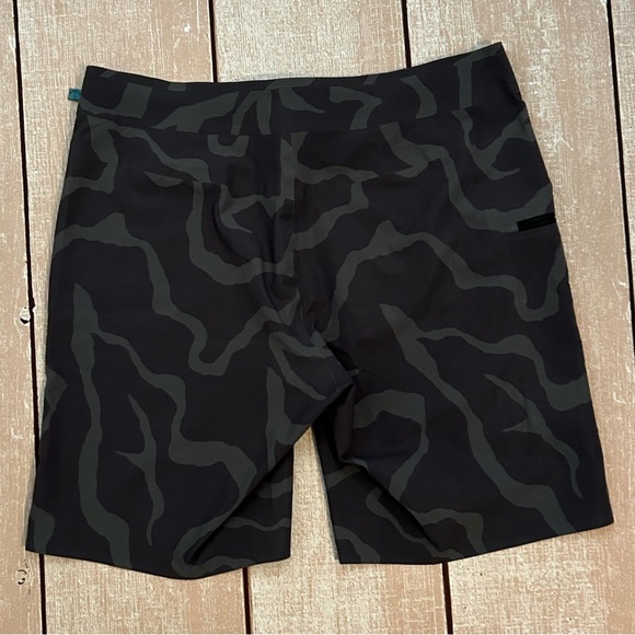 Patagonia Hydropeak Boardshorts, 32 - Picture 2 of 3